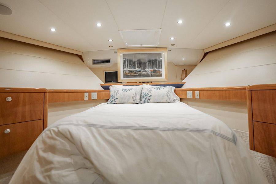 2001 Hatteras 75 Cockpit Motor Yacht