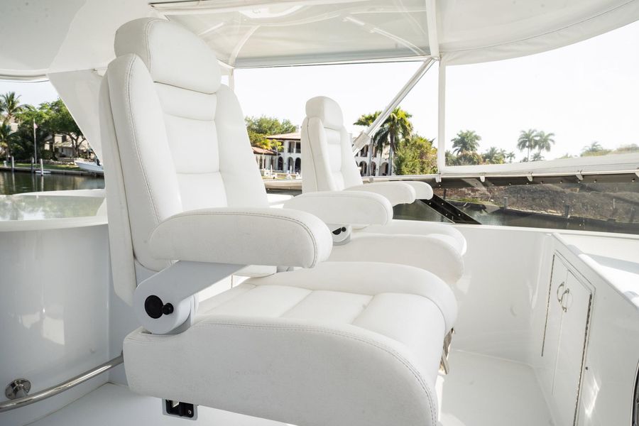 2001 Hatteras 75 Cockpit Motor Yacht
