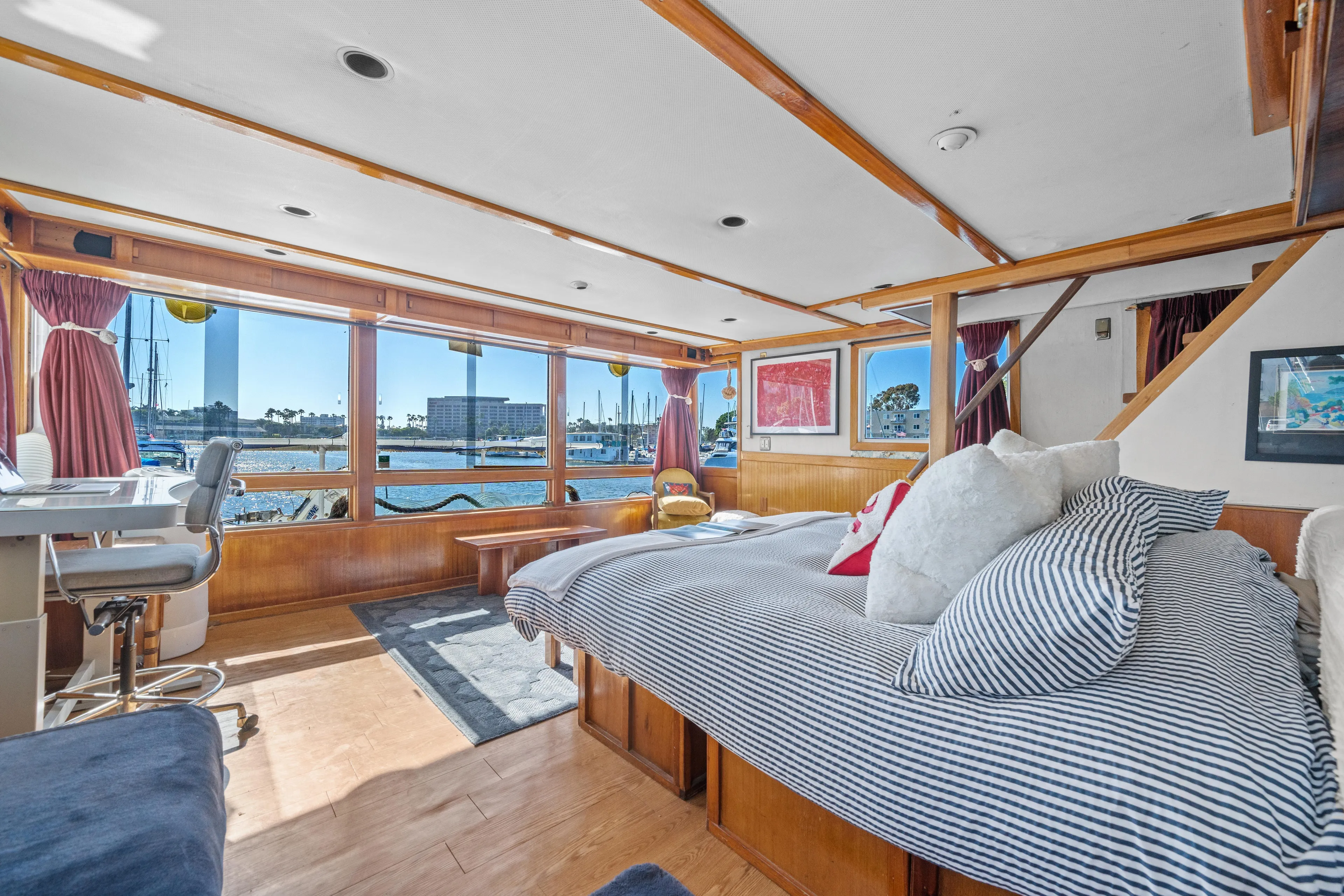 Ev Discovery / "conqueror" Yacht Photos Pics 