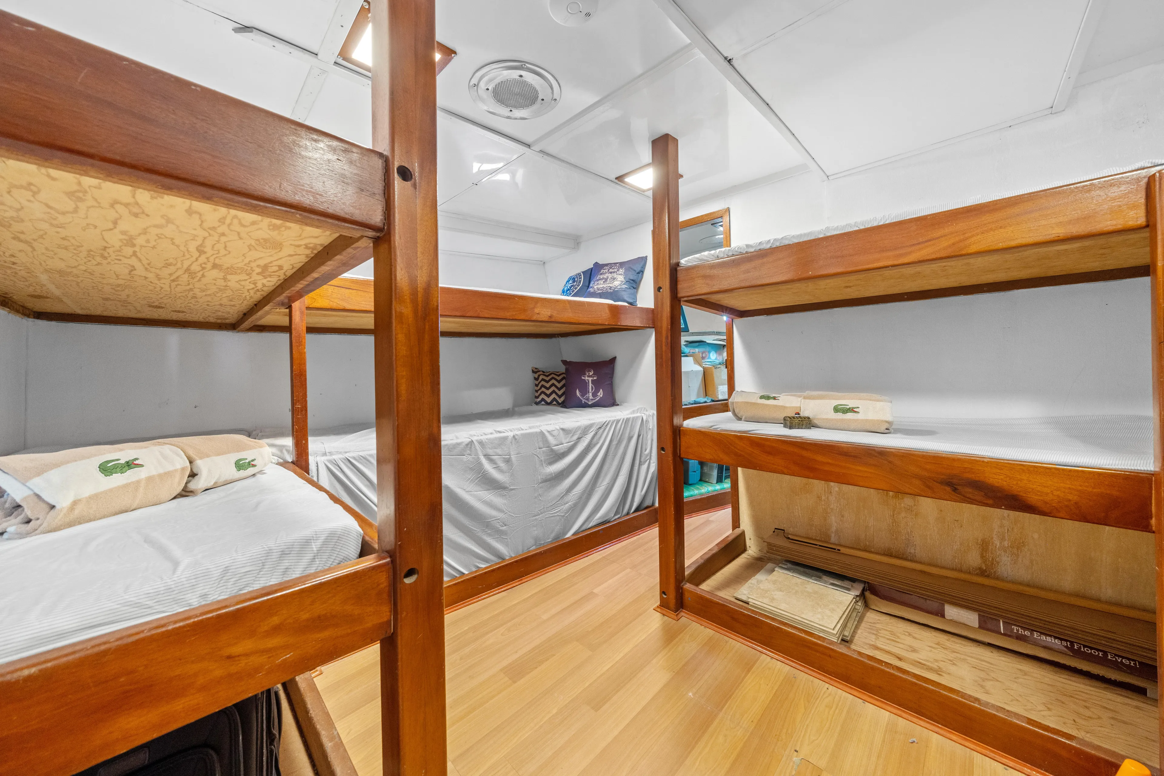 Ev Discovery / "conqueror" Yacht Photos Pics 