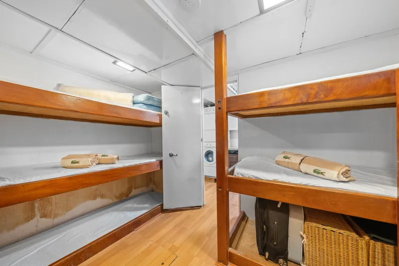 Ev Discovery / "conqueror" Yacht Photos Pics 