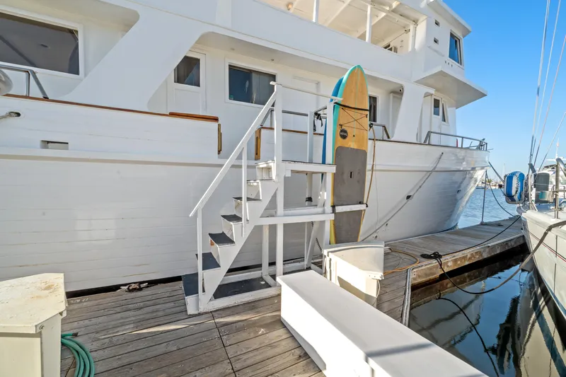 Ev Discovery / "conqueror" Yacht Photos Pics 