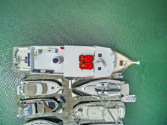 Ev Discovery / "conqueror" Yacht Photos Pics 