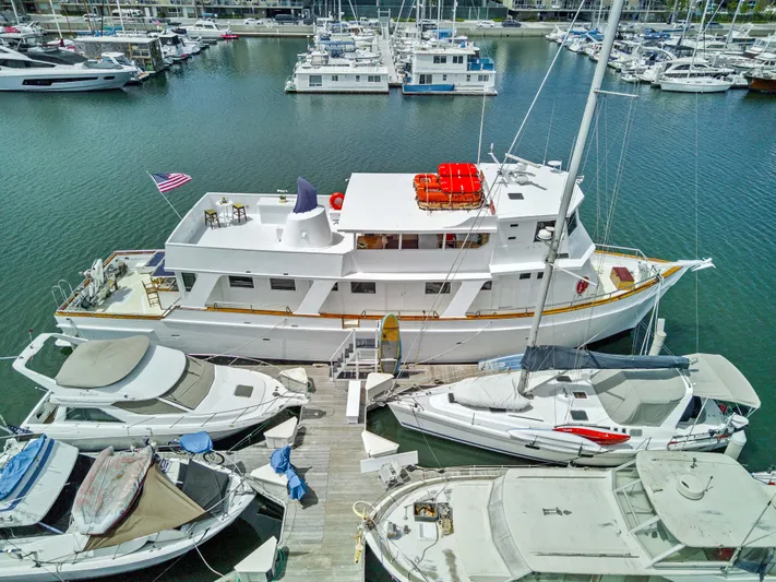 Ev Discovery / "conqueror" Yacht Photos Pics 