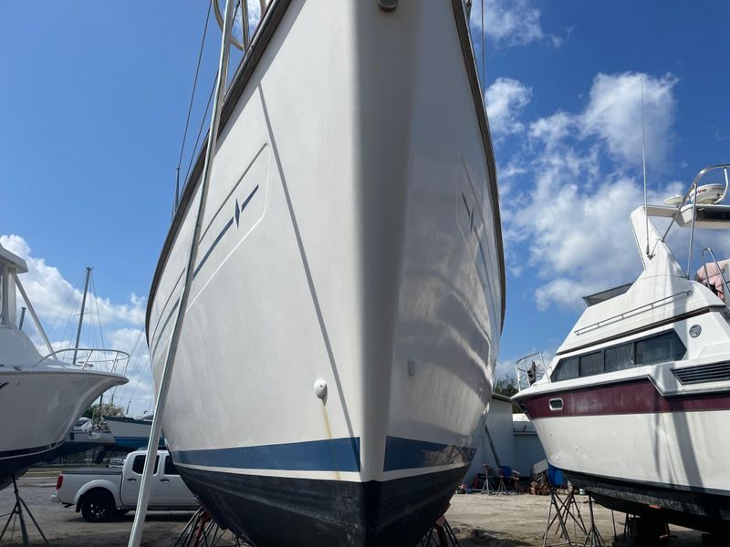 2003 Bavaria OCEAN 44 Center Cockpit