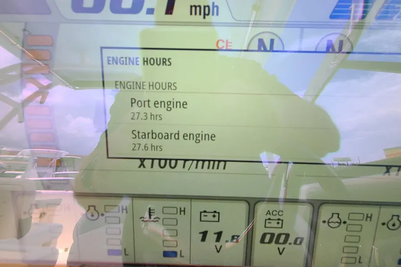  Yacht Photos Pics 2024 Robalo R317 Dual Console engine hours display, showing port and starboard engine usage.