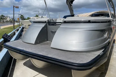 Bennington 27 QX
