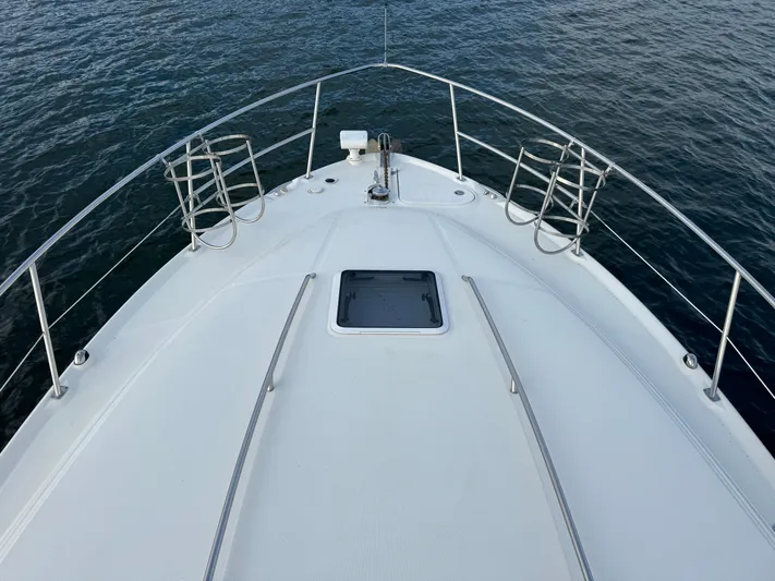  Yacht Photos Pics Bow view of 2004 Sea Ray 360 Sundancer yacht on water.