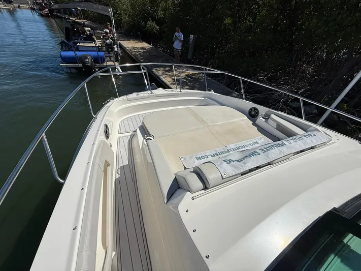  Yacht Photos Pics 2022 Sea Ray Sundancer 320 Outboard docked, featuring spacious deck and seating area.