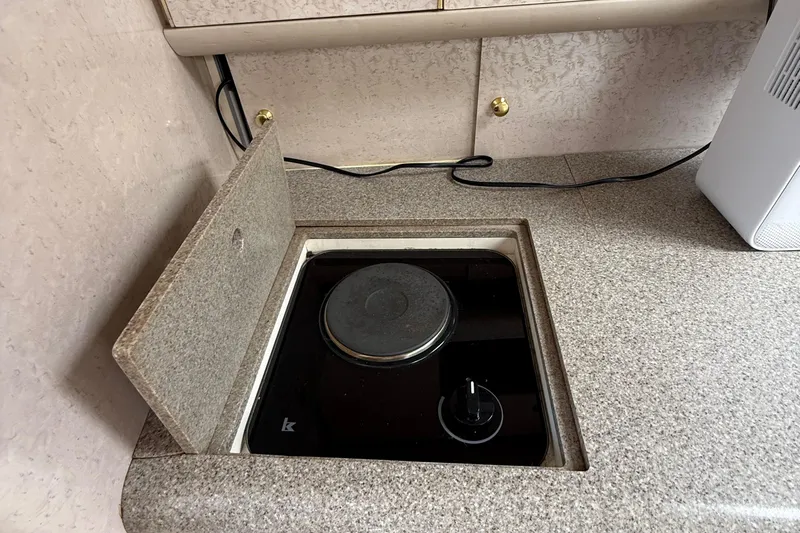  Yacht Photos Pics 1999 Formula 400 Super Sport boat kitchen with built-in electric stove.