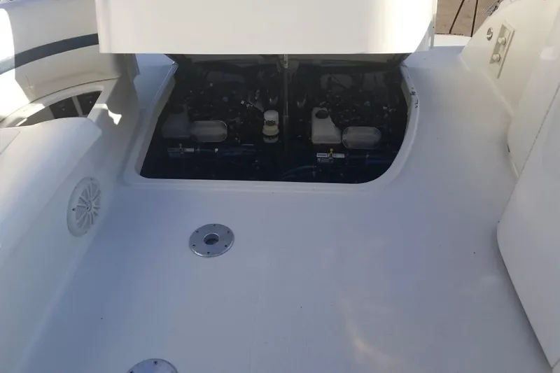  Yacht Photos Pics 1999 Formula 400 Super Sport boat engine compartment with open hatch.