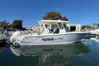 Robalo R300 Center Console