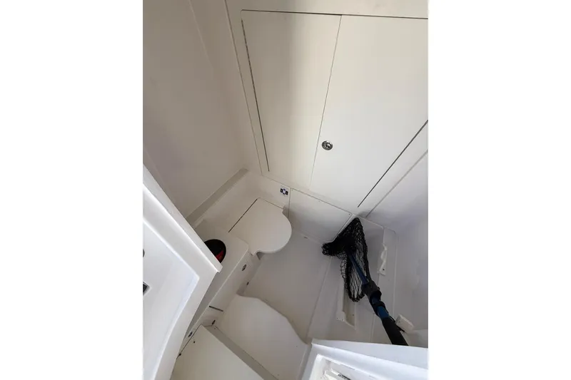  Yacht Photos Pics Interior of 2025 Robalo R300 Center Console boat, featuring storage compartments and fishing net.