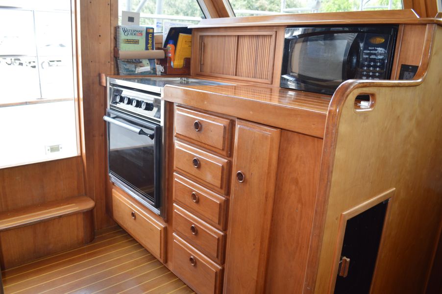 2002 Sabreline 47 Aft Cabin