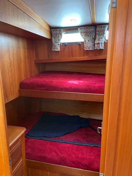 2002 Sabreline 47 Aft Cabin