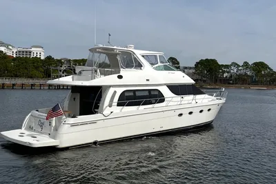Carver 56 Voyager Sky lounge