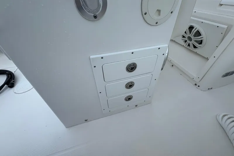 Plan B Yacht Photos Pics 2006 Regulator 32 Forward Seating boat interior with storage compartments and speaker.