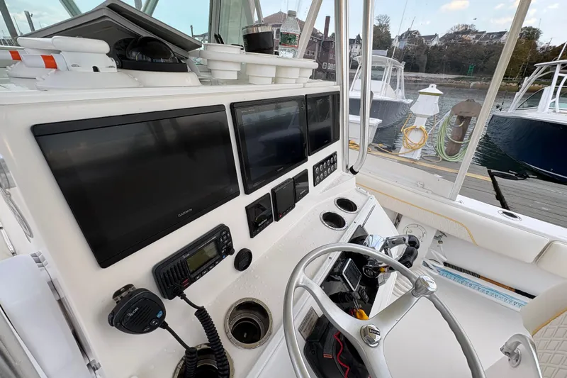 Plan B Yacht Photos Pics 2006 Regulator 32 Forward Seating boat dashboard with navigation screens and controls.