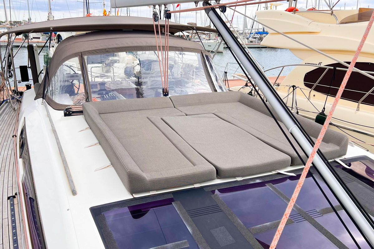 2018 Dufour 49 
