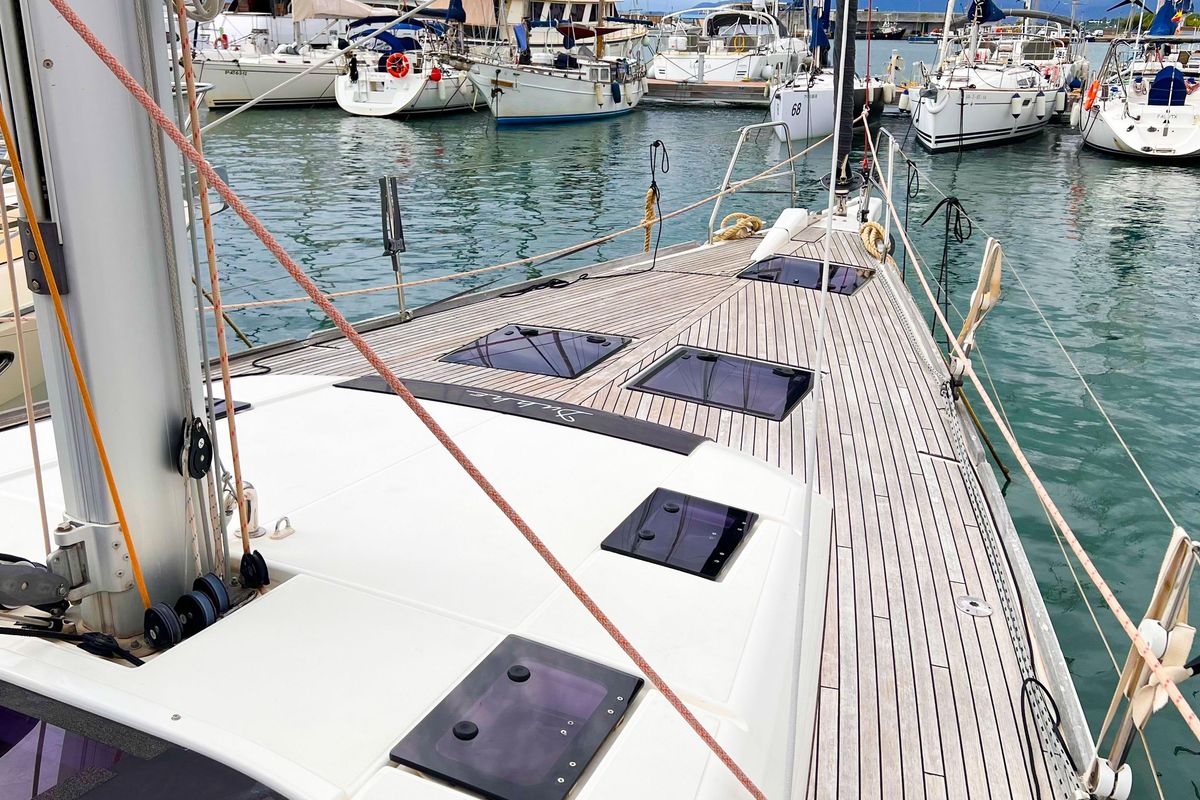 2018 Dufour 49 