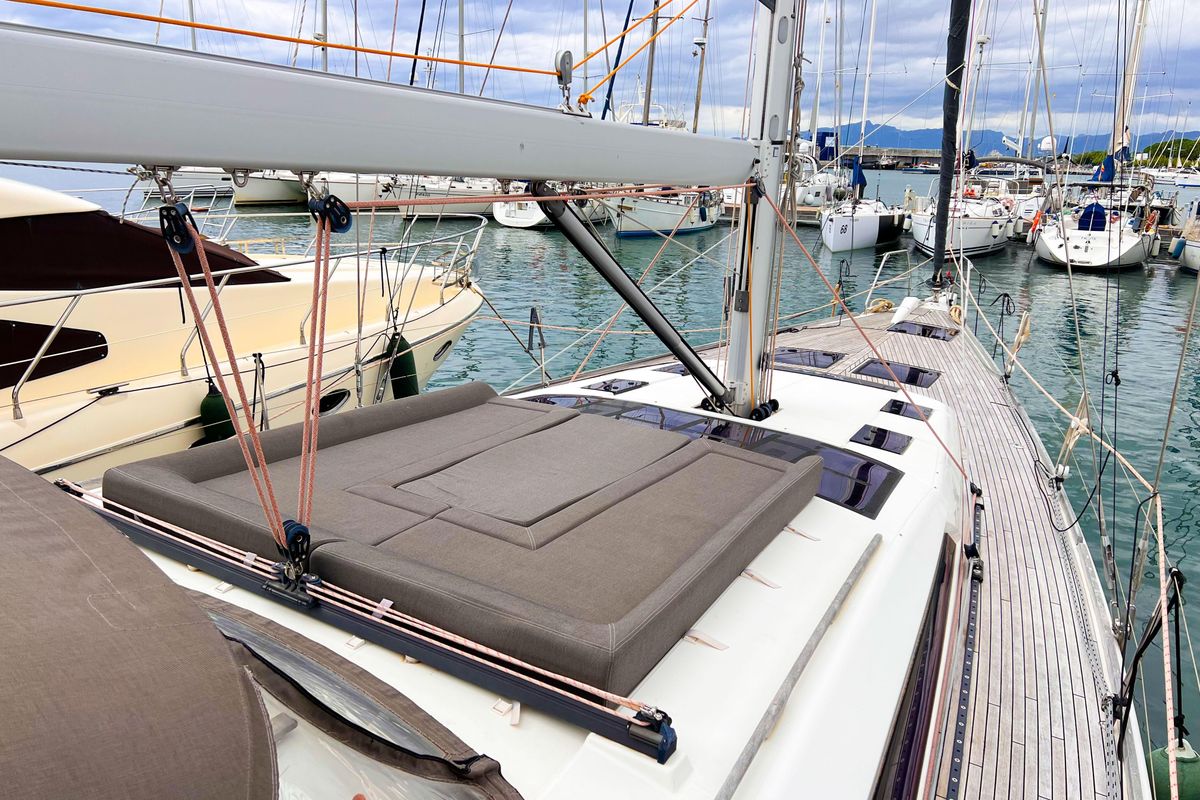 2018 Dufour 49 