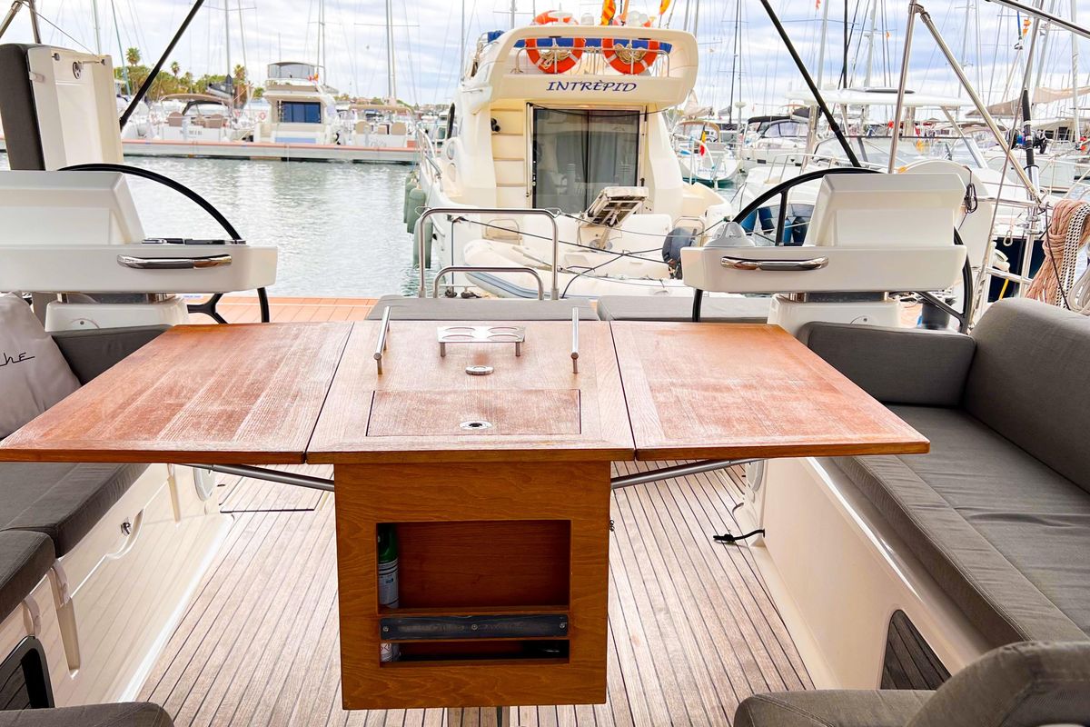 2018 Dufour 49 