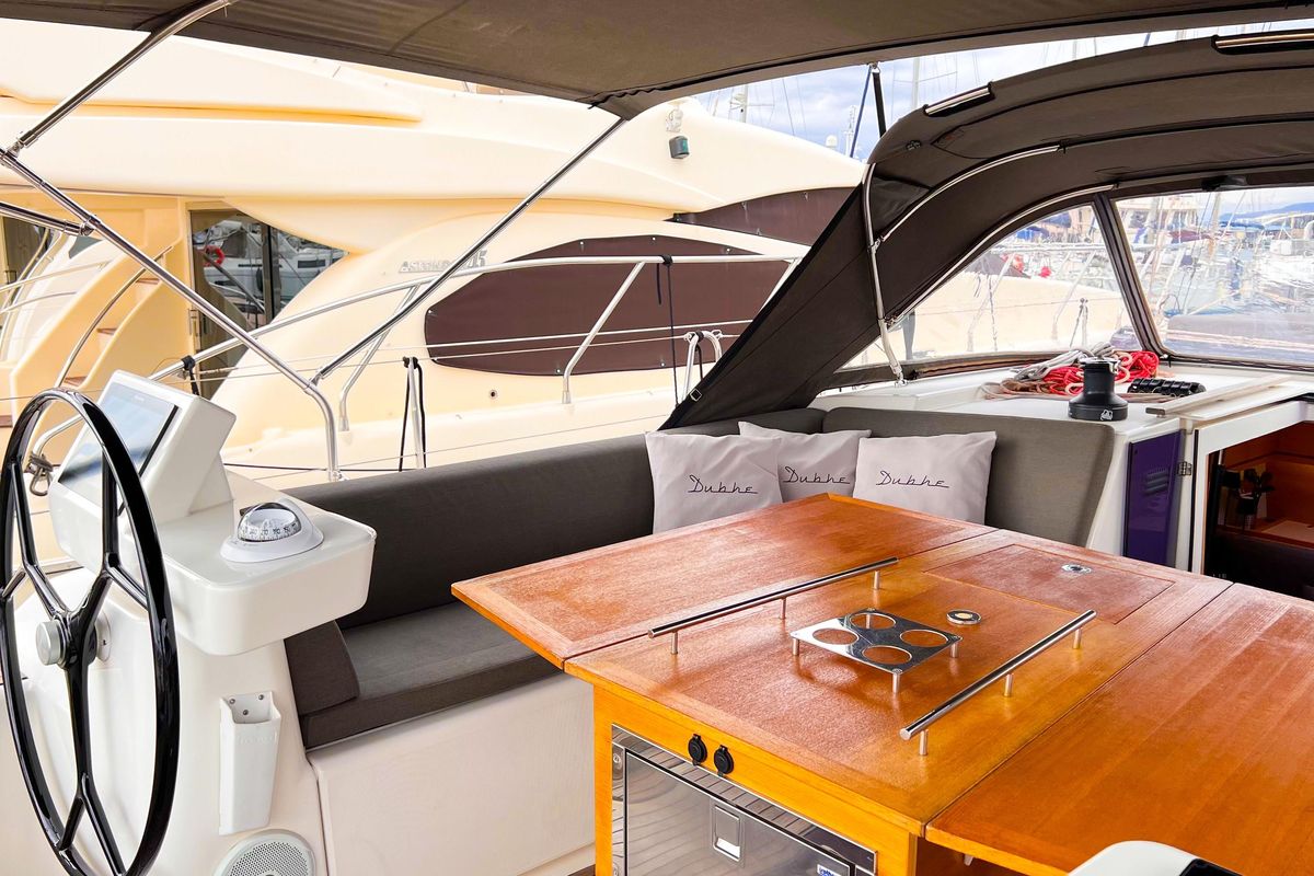2018 Dufour 49 