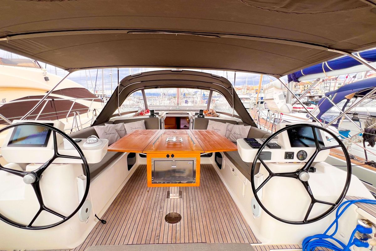 2018 Dufour 49 