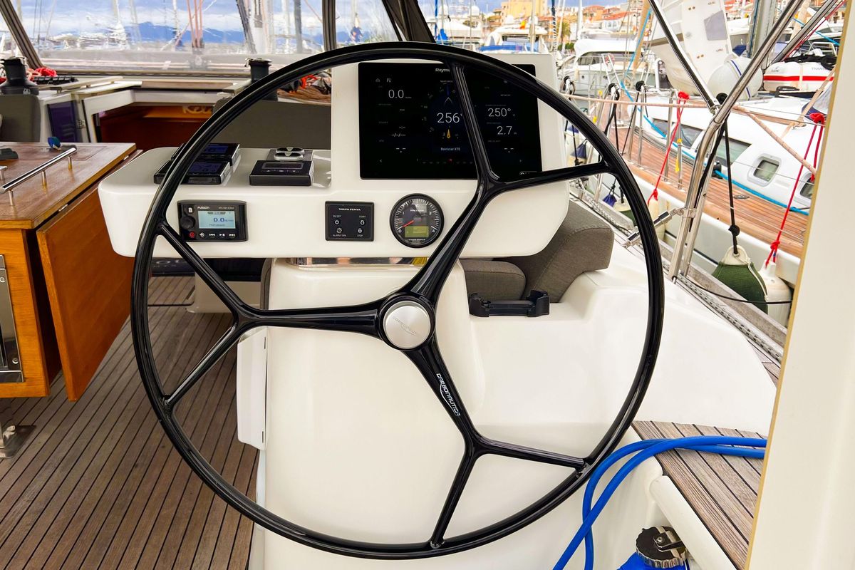 2018 Dufour 49 
