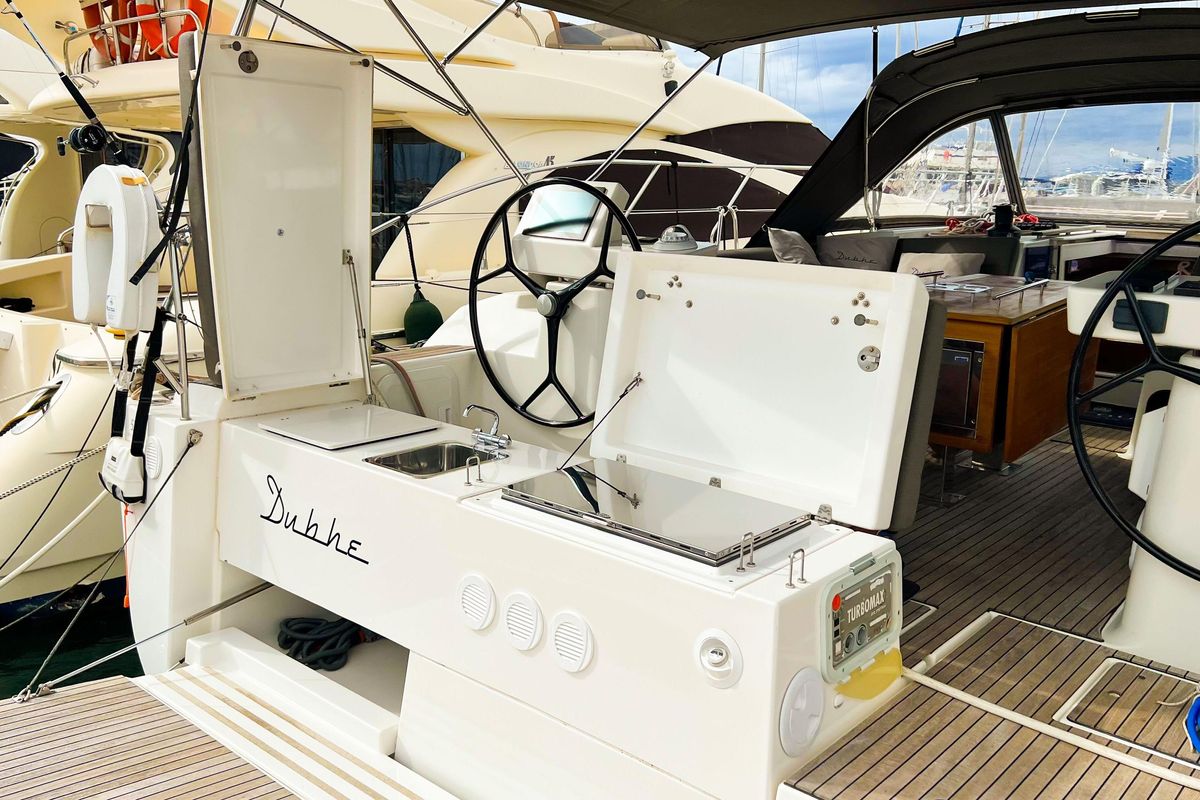 2018 Dufour 49 