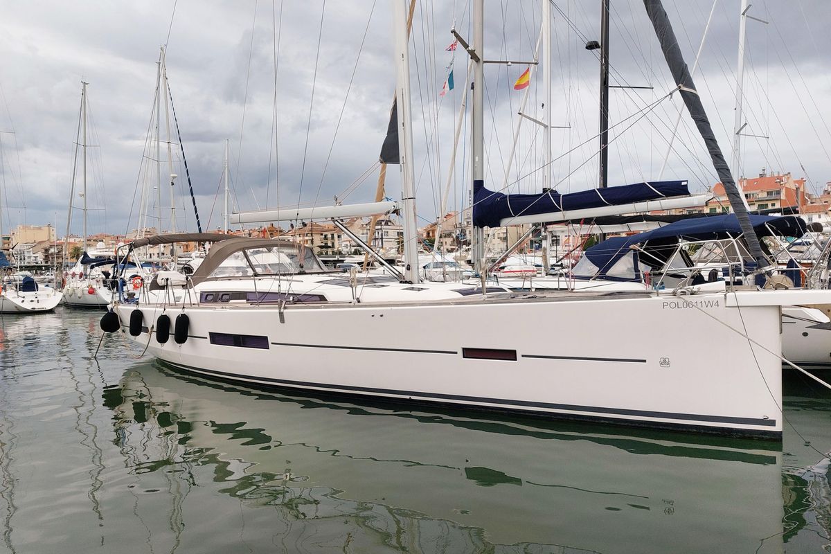 2018 Dufour 49 