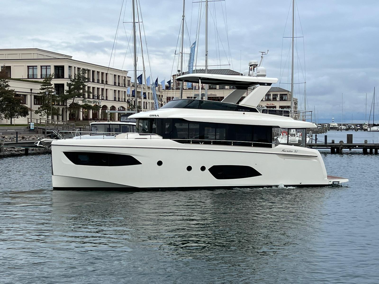 2021 Absolute 52 Navetta