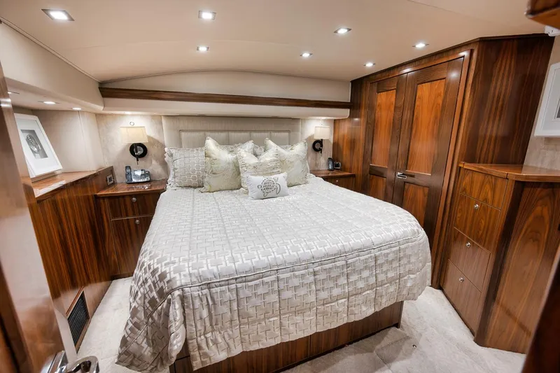 Jo-li Yacht Photos Pics Viking 68 JO-LI - Interior Stateroom