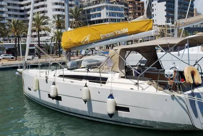 2018 Dufour 390