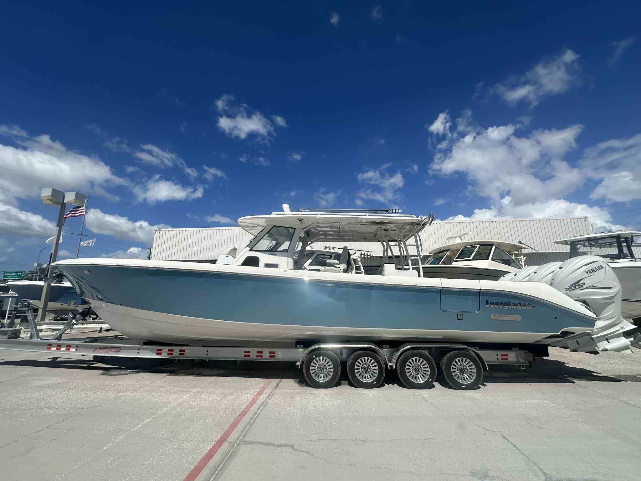 Everglades 435 Center Console