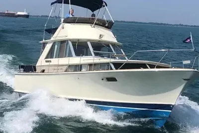 Chris-Craft 38 Commander Sedan