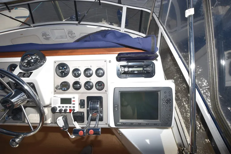 Miss Dot Yacht Photos Pics 1997 Carver 405 Aft Cabin Motoryacht helm with navigation instruments and controls.