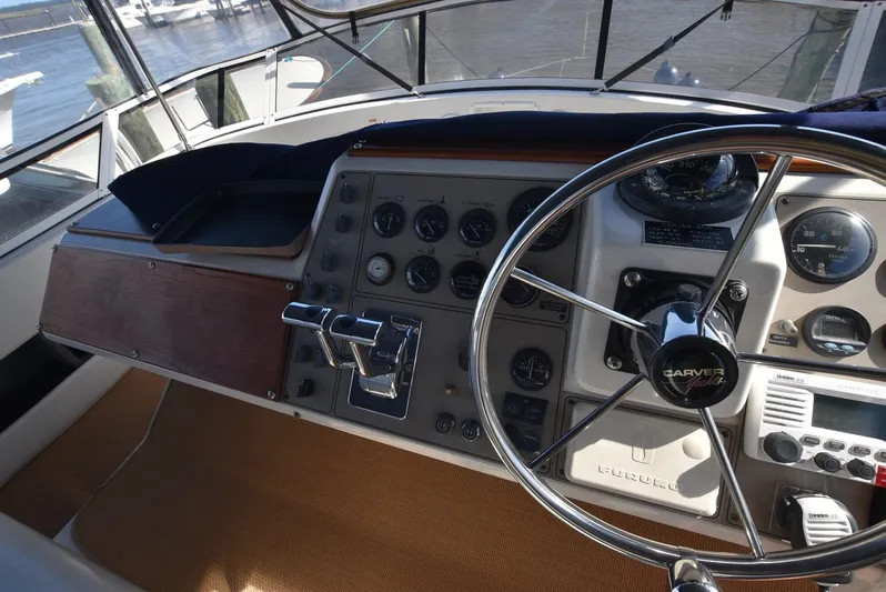 Miss Dot Yacht Photos Pics 1997 Carver 405 Aft Cabin Motoryacht helm with steering wheel and control panel.