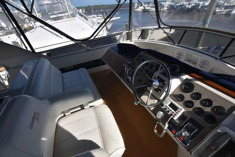 Miss Dot Yacht Photos Pics 1997 Carver 405 Aft Cabin Motoryacht helm with steering wheel and control panel.