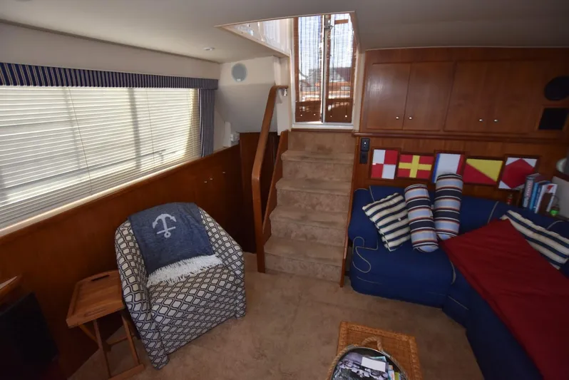 Miss Dot Yacht Photos Pics Interior of 1997 Carver 405 Aft Cabin Motoryacht with cozy seating and nautical decor.