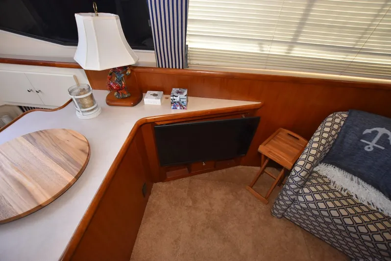 Miss Dot Yacht Photos Pics Interior of 1997 Carver 405 Aft Cabin Motoryacht with cozy seating and decor.