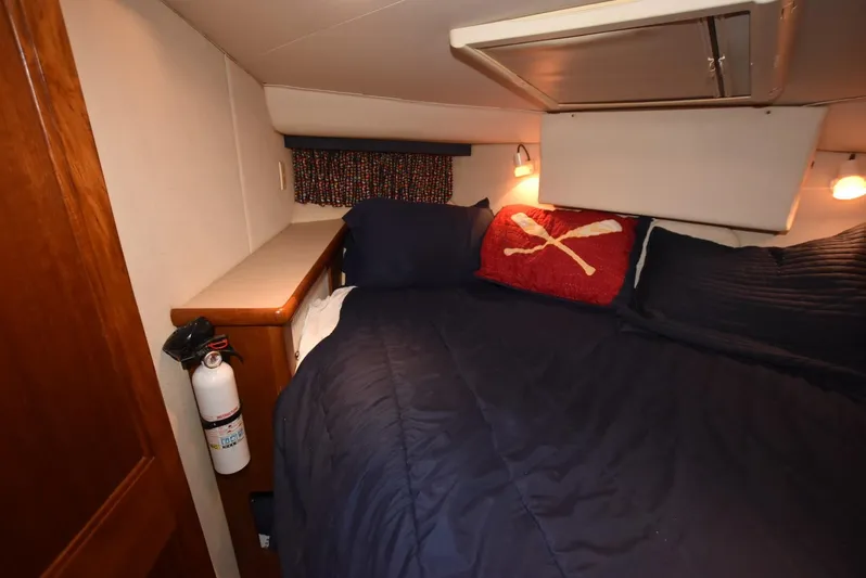 Miss Dot Yacht Photos Pics Cozy bedroom in 1997 Carver 405 Aft Cabin Motoryacht with navy bedding and decorative pillow.