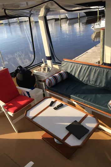 Miss Dot Yacht Photos Pics 1997 Carver 405 Aft Cabin Motoryacht interior with seating and table by the dock.