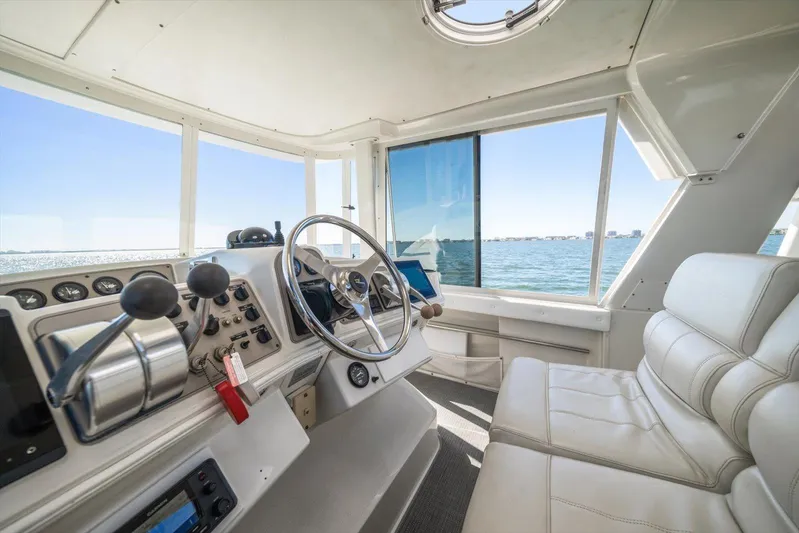 Cape San Blas Inn Yacht Photos Pics 1998 Carver 455 Aft Cabin Motor Yacht helm with ocean view, featuring modern controls and seating.
