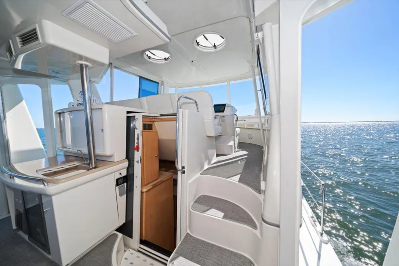 Cape San Blas Inn Yacht Photos Pics 1998 Carver 455 Aft Cabin Motor Yacht interior with ocean view, featuring helm and kitchenette.