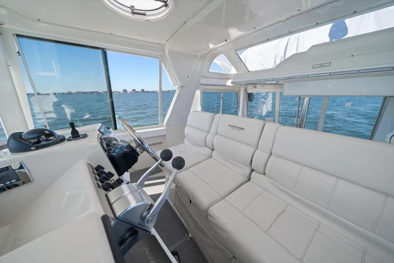Cape San Blas Inn Yacht Photos Pics 1998 Carver 455 Aft Cabin Motor Yacht interior with helm and seating area.