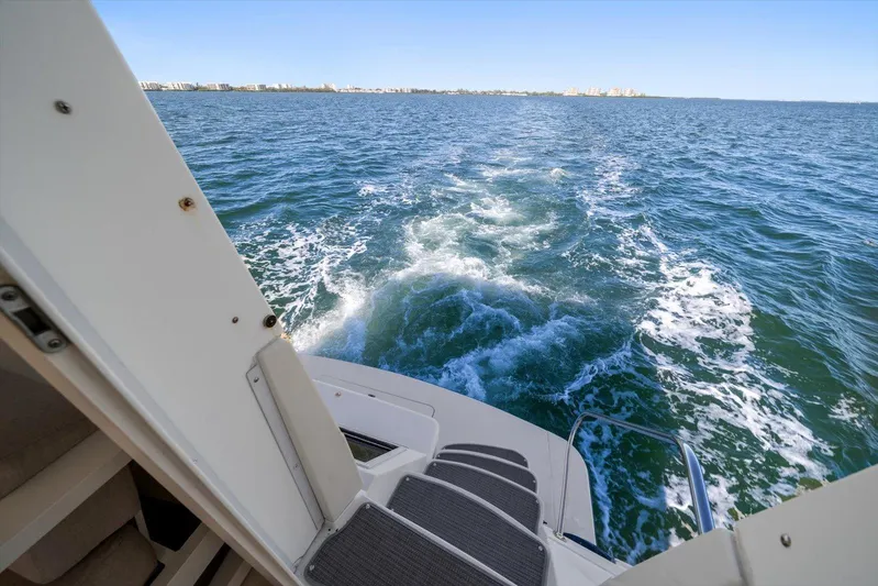 Cape San Blas Inn Yacht Photos Pics View from 1998 Carver 455 Aft Cabin Motor Yacht, showing ocean waves and distant shoreline.