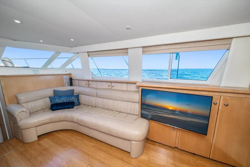 Cape San Blas Inn Yacht Photos Pics Luxurious interior of 1998 Carver 455 Aft Cabin Motor Yacht with ocean view.