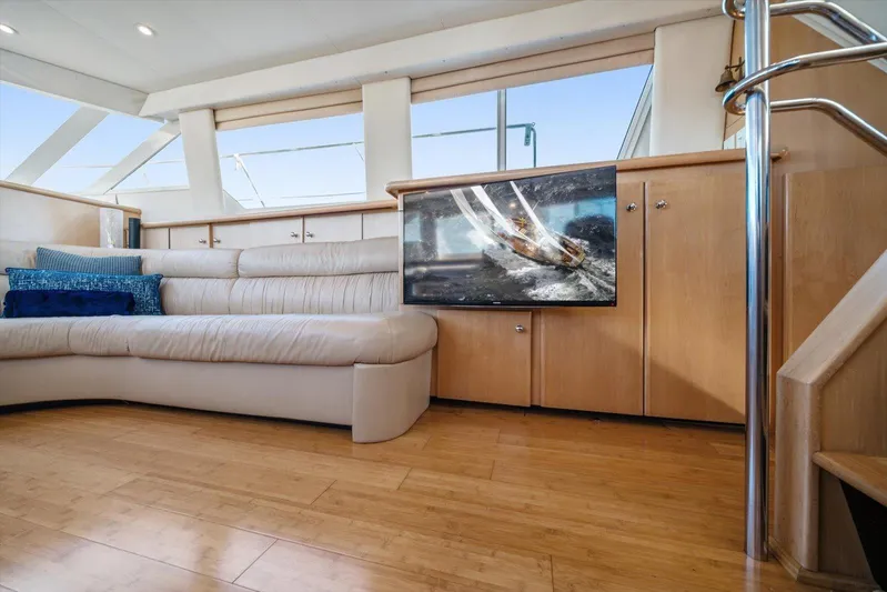 Cape San Blas Inn Yacht Photos Pics Luxurious interior of 1998 Carver 455 Aft Cabin Motor Yacht with plush seating and modern decor.