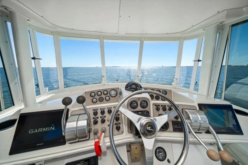 Cape San Blas Inn Yacht Photos Pics Helm of 1998 Carver 455 Aft Cabin Motor Yacht with Garmin navigation, overlooking ocean.